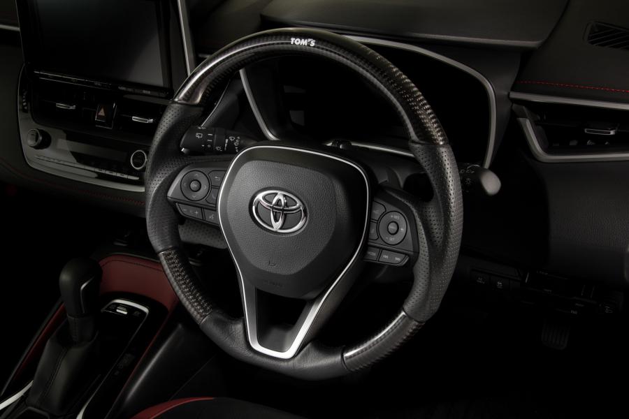Торпедо Toyota Corolla Sport G Z Hatchback by TOM'S 2019 года  (фото 3 из 7)